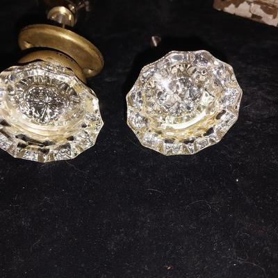 VINTAGE GLASS DOORKNOBS