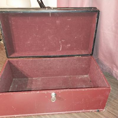 VINTAGE WOODEN BOX