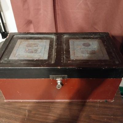 VINTAGE WOODEN BOX