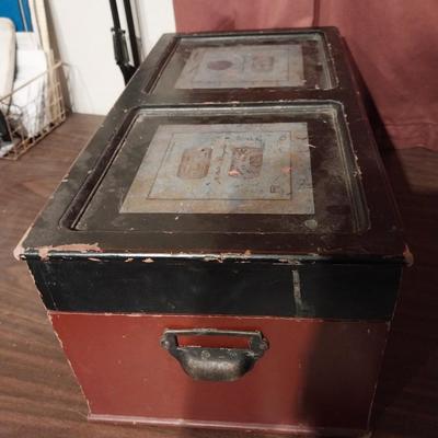 VINTAGE WOODEN BOX