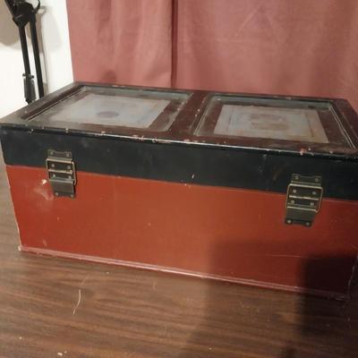 VINTAGE WOODEN BOX