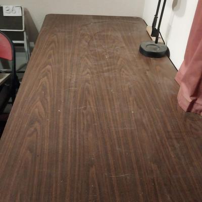 FOLDING TABLE