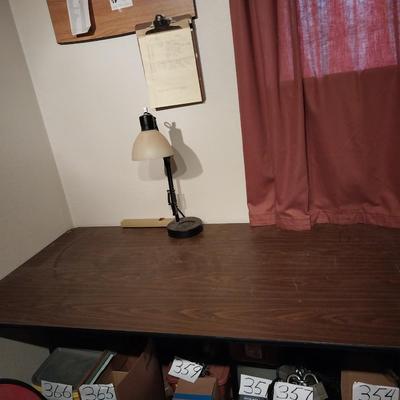 FOLDING TABLE