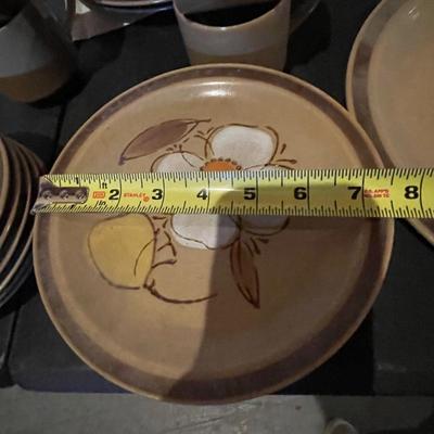 HEARTHSIDE DOGWOOD STONEWARE DINNERWARE