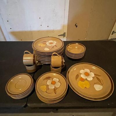 HEARTHSIDE DOGWOOD STONEWARE DINNERWARE