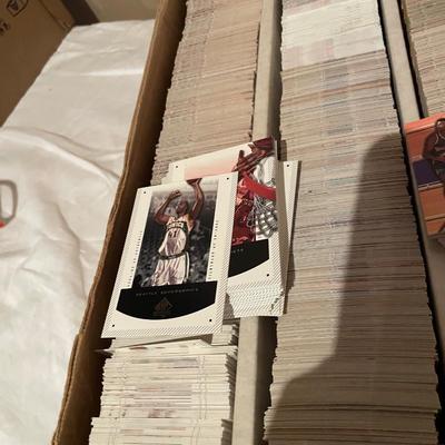 BASKETBALL TRADING CARDS