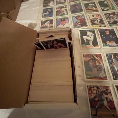 '93 & '94 FLEER SET OF BASKETBALL TRADING CARDS & BASEBALL CARDS IN SLEEVES
