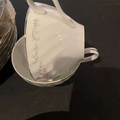 GOLD STANDARD GENUINE PORCELAIN CHINA