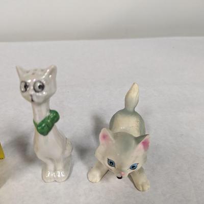 Ceramic/Porcelain Cat Figures