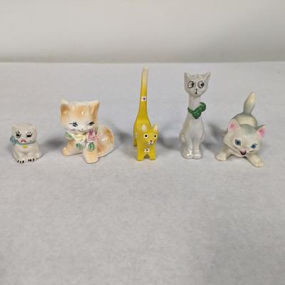 Ceramic/Porcelain Cat Figures