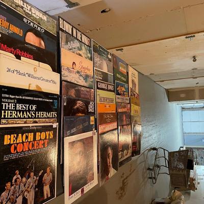 WIDE VARIETY OF MUSIC ON VINYL RECORDS