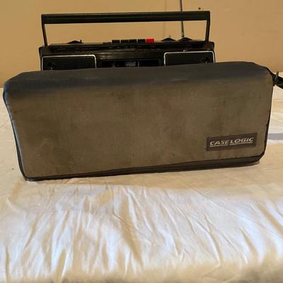 CLASSIC EMERSON AM/FM CASSETTE RADIO W/CASSETTES