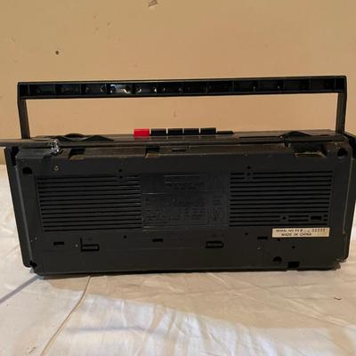 CLASSIC EMERSON AM/FM CASSETTE RADIO W/CASSETTES