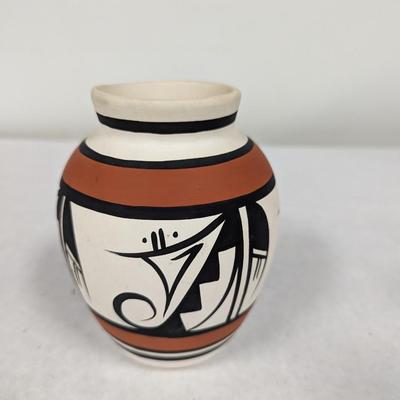 Native American Pottery Signed Jay Navaja