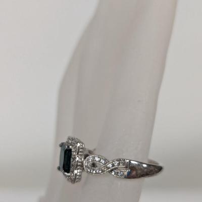 925 Emerald Ring Approx Size 8