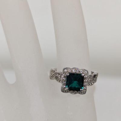 925 Emerald Ring Approx Size 8
