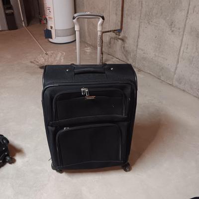 LARGE AMERICAN TOURISTER 4 WHEEL, SMALLER 4 WHEEL SUITCASES & 2 TOTES