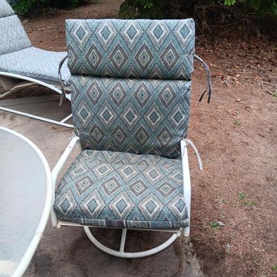 GLASS TOP PATIO TABLE W/4 HEAVY METAL ROCKING CHAIRS PLUS METAL LOUNGE CHAIR