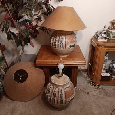 2 HEAVY CLAY TABLE LAMPS WITH RAISED GECKO'S AND DESIGNS ON THE BASE