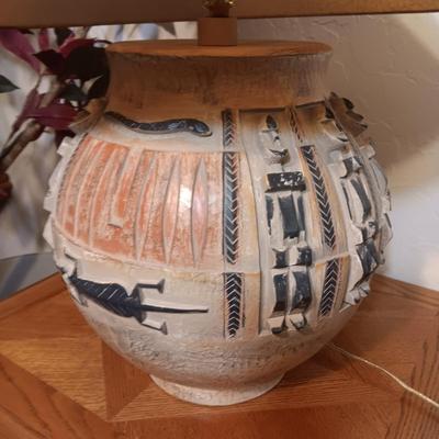 2 HEAVY CLAY TABLE LAMPS WITH RAISED GECKO'S AND DESIGNS ON THE BASE