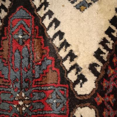 BEAUTIFUL QUALITY, TIGHTLY WOVEN AREA RUG