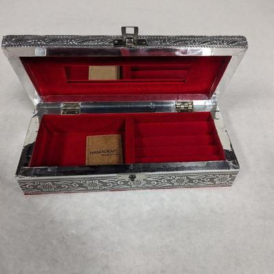 Silver Handicraft Jewelry Box With Parrot Design