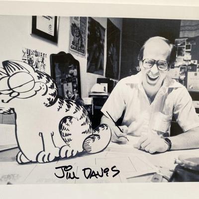 Garfield artist Jim Davis signed photo.