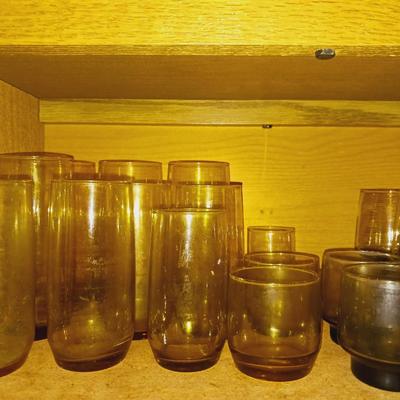 VARIETY OF DRINKWARE