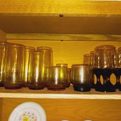 VARIETY OF DRINKWARE