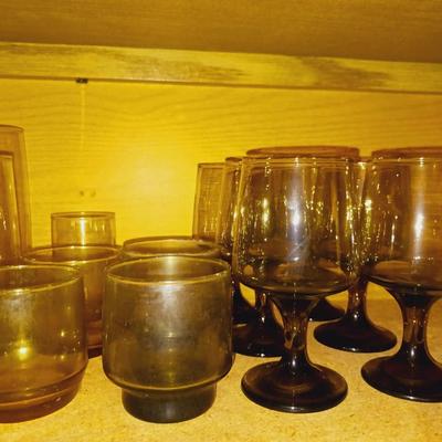 VARIETY OF DRINKWARE
