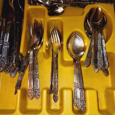 MISMATCHED FLATWARE