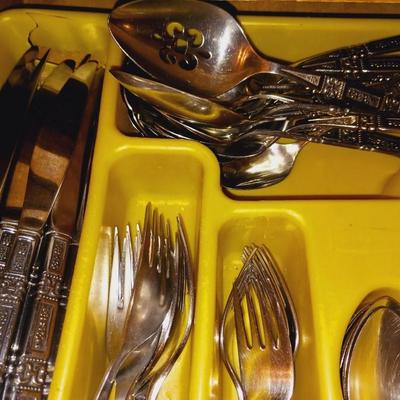 MISMATCHED FLATWARE