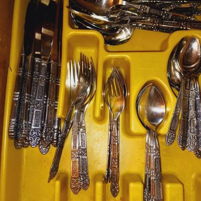 MISMATCHED FLATWARE