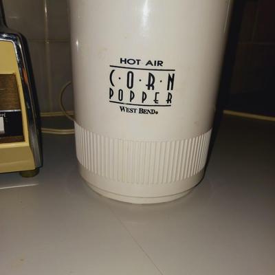 TOASTER OVEN, BLENDER AND HOT AIR CORN POPPER