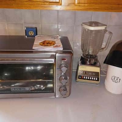 TOASTER OVEN, BLENDER AND HOT AIR CORN POPPER