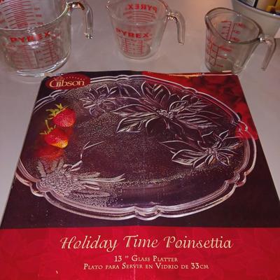13" GLASS PLATTER AND 3 DIFFERENT SIZE GLASS MEASURING CUPS
