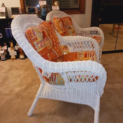 NEW W/TAG PIER 1 INDOOR WHITE WICKER CHAIR W/CUSHION