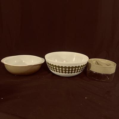 Pyrex Green Polka Dot Mixing Bowl & More (K-MG)