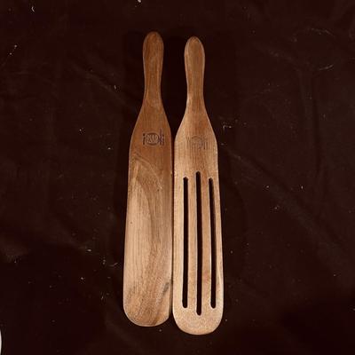 Teak Plates & More Wooden Items (K-MG)
