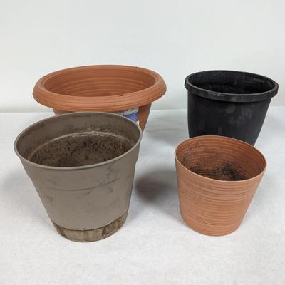 Plastic Planting Pots