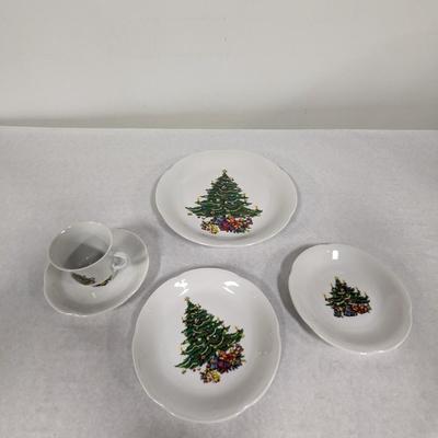Set Of 4 Christmas Dinnerware