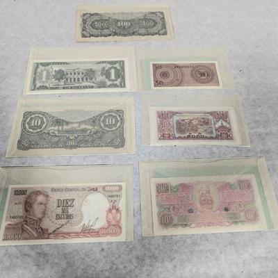 Foreign Banknotes Chile Great Britain Laos Japanese Paraguay Indonesia Japanese Burma Lot D
