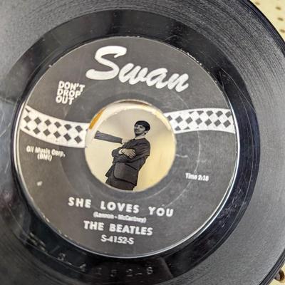 Beatles 'She Loves You' 45 Record Swan Label