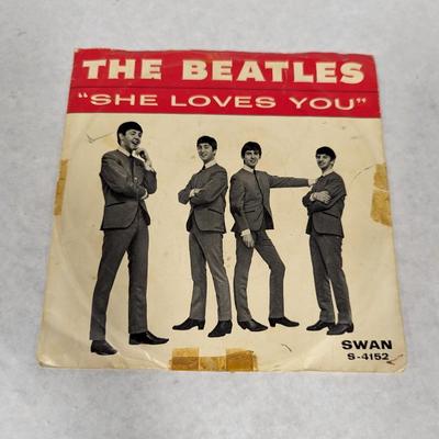 Beatles 'She Loves You' 45 Record Swan Label