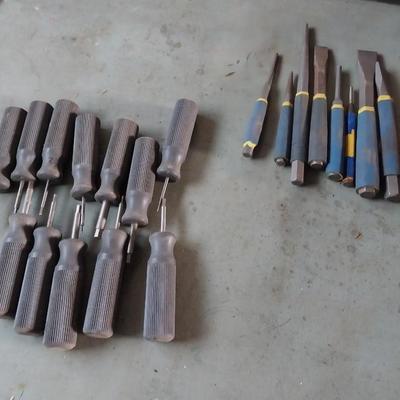SET OF CHISELS AND PRECISION SCREW DRIVERS