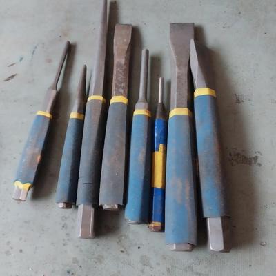 SET OF CHISELS AND PRECISION SCREW DRIVERS