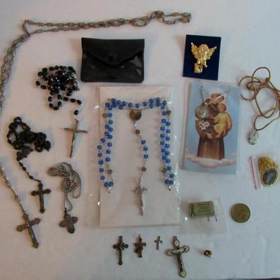 Lot of Vintage Religious Jewelry/Rosaries