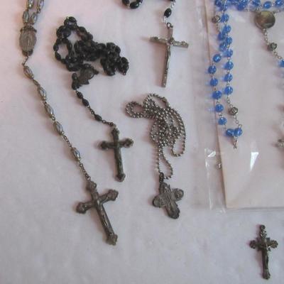 Lot of Vintage Religious Jewelry/Rosaries