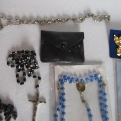 Lot of Vintage Religious Jewelry/Rosaries
