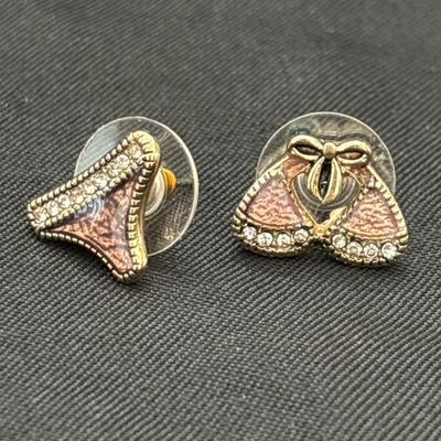 Gold tone Napier stud earrings set
